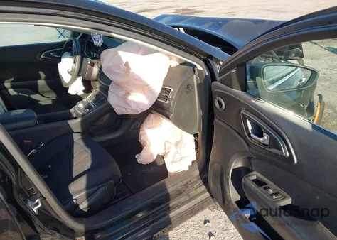 2016 Chrysler 200 Limited z USA, uszkodzony, nr VIN 1C3CCCAB2GN137805